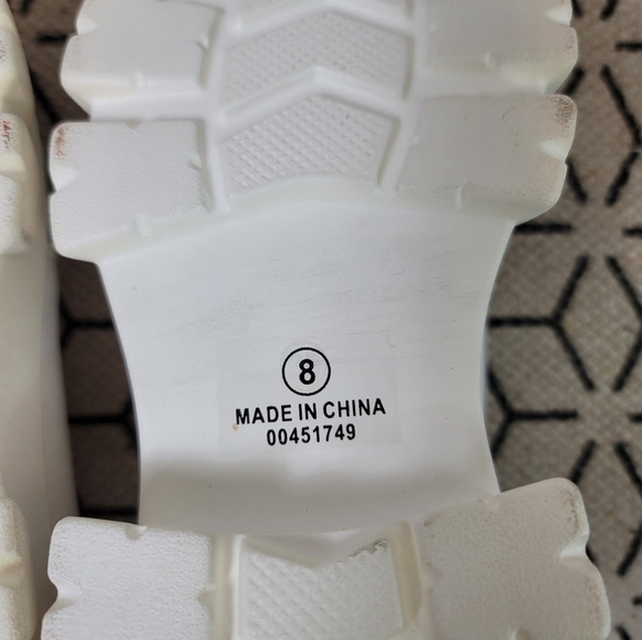 SO ME WHITE LACE UP PLATFORM OXFORDS, SZ 8 - Picture 9 of 11